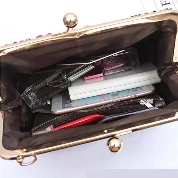 Flower Applique Kiss Lock PU Leather Bag (Pink) - Picture 4 of 5